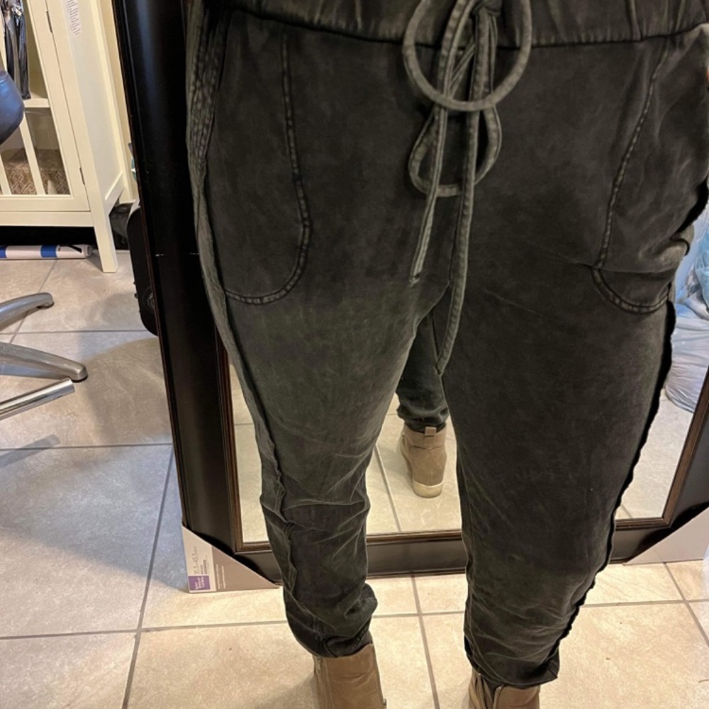 Size medium umgee joggers